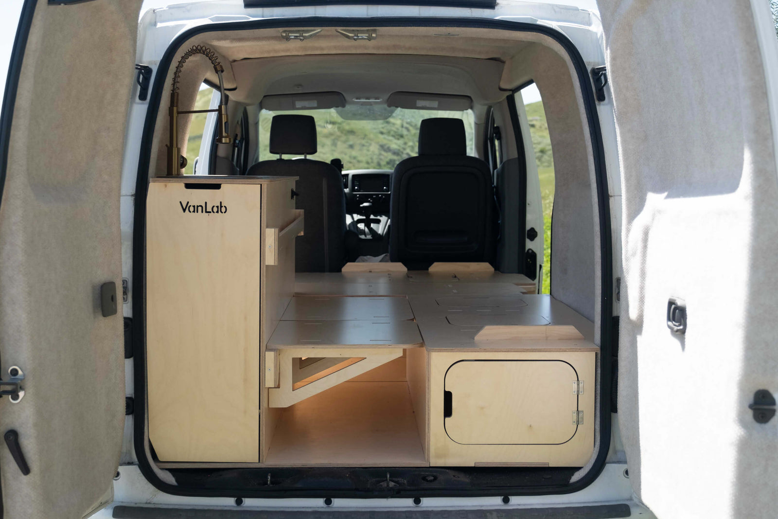 Nissan NV 200 – VanLab